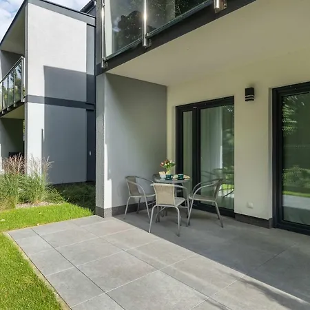 Bright With Terrace And Parking Close To The Sea In By Renters アパート