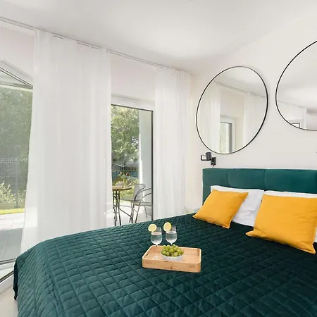 Bright With Terrace And Parking Close To The Sea In By Renters * ニエホジェ