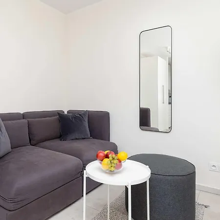 Bright With Terrace And Parking Close To The Sea In By Renters ニエホジェ