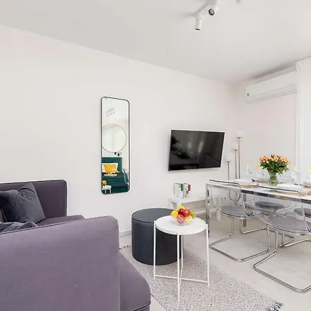 Bright With Terrace And Parking Close To The Sea In By Renters アパート *