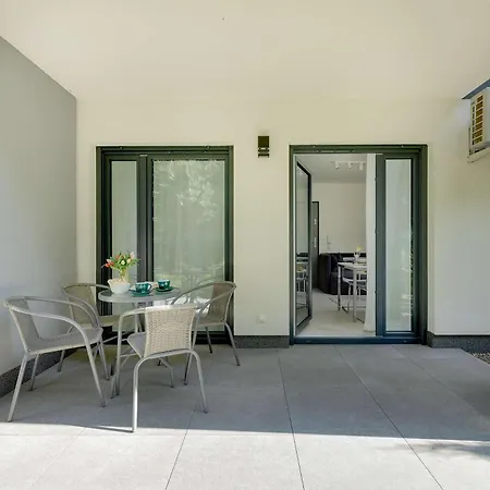 Bright With Terrace And Parking Close To The Sea In By Renters ニエホジェ