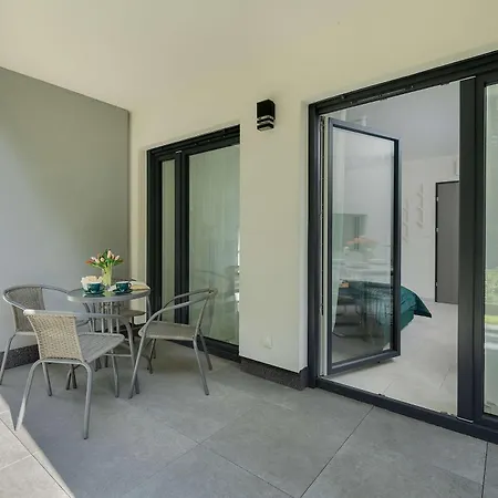 Bright With Terrace And Parking Close To The Sea In By Renters * ニエホジェ