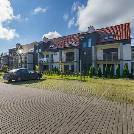 Bright With Terrace And Parking Close To The Sea In By Renters アパート