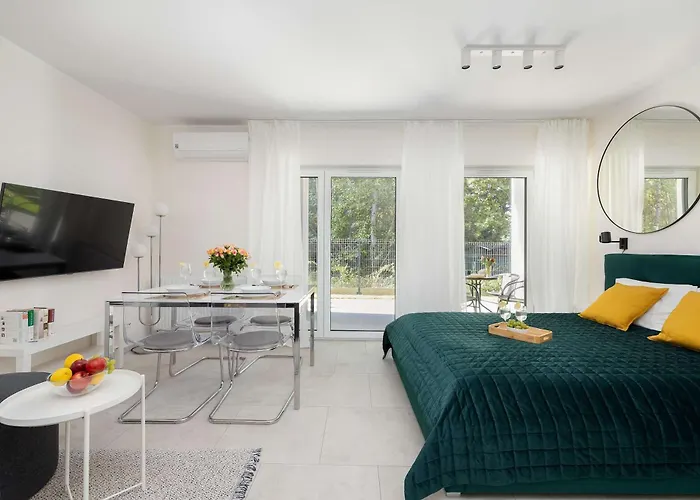 Bright With Terrace And Parking Close To The Sea In By Renters Appartamento